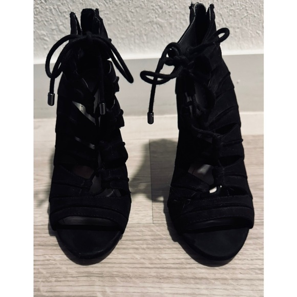 Black Heels - Picture 2 of 4